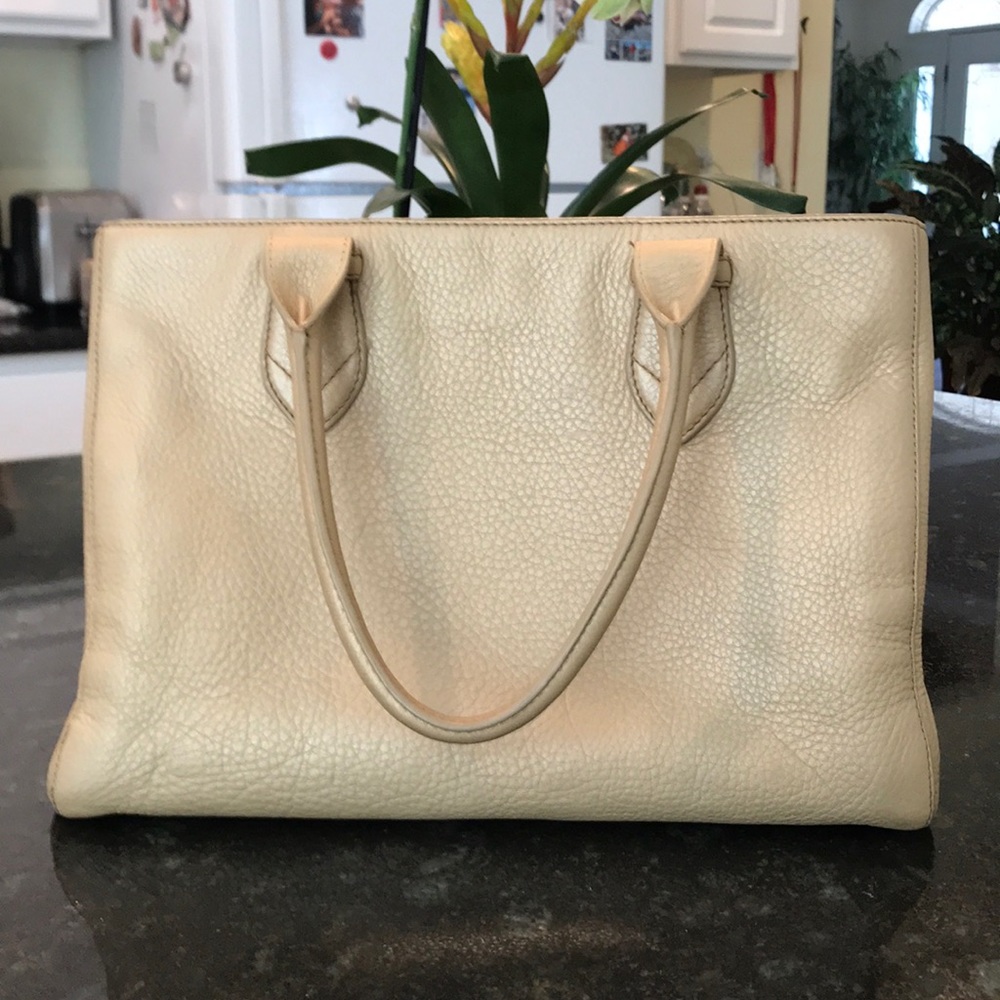 Kole Haan pebbled leather purse EUC